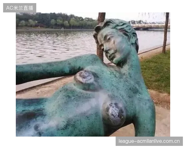 射箭的优雅与力量：风中稳如雕像的瞬间艺术